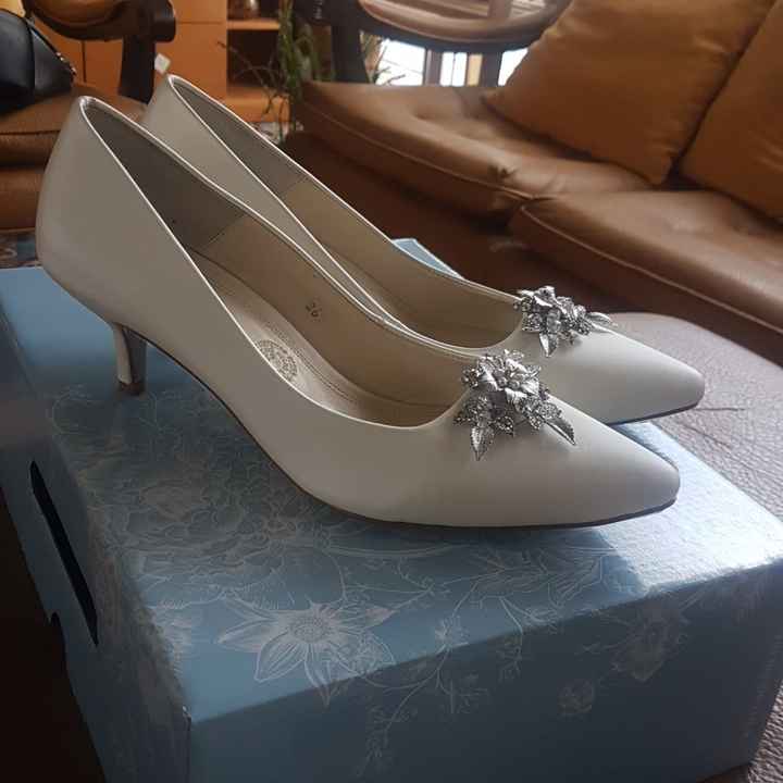 ¿Que tipo y color de zapatilla llevarán en su boda? - 1