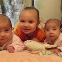 las tres