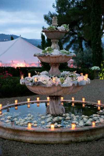 velas y algunas flores