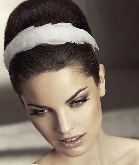 tiara con plumas 