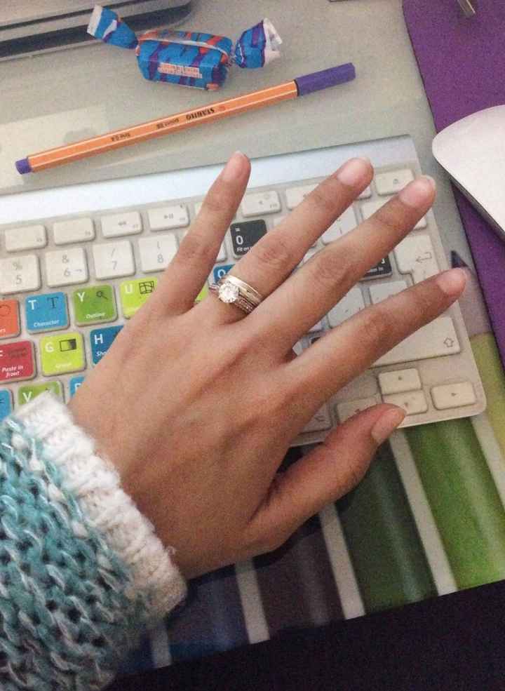 Argolla de matrimonio y anillo de compromiso