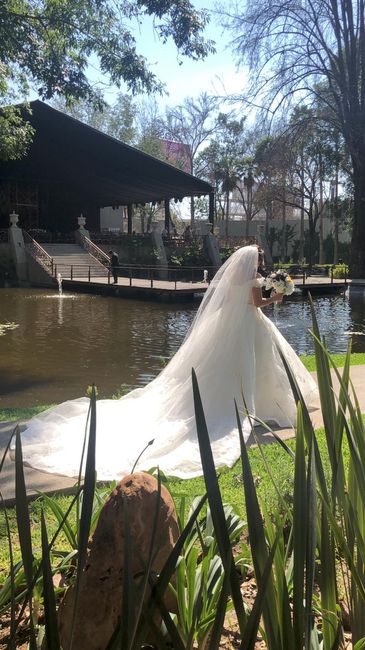 Vestido con cauda larga 5