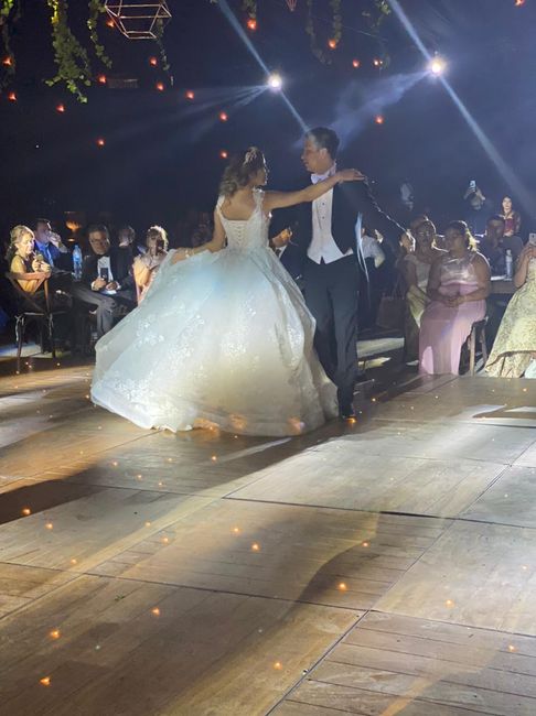 Vestido con cauda larga 6