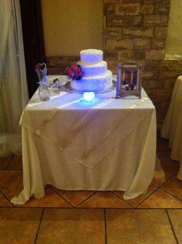 Nuestra mesa con el pastel