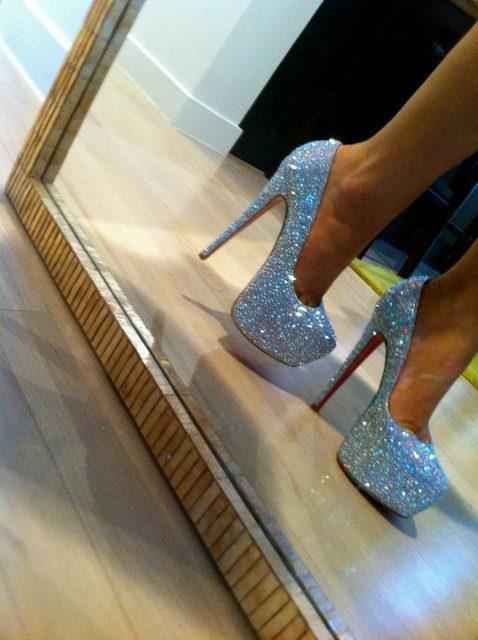 zapatos plateados