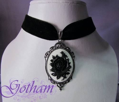 Camafeo de rosa negra