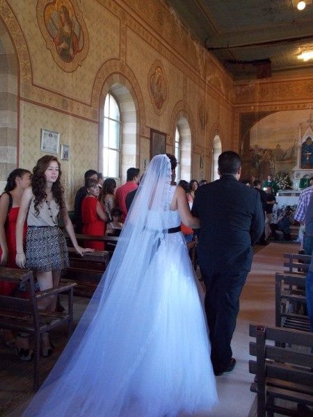 Susana y Arian  camino al altar