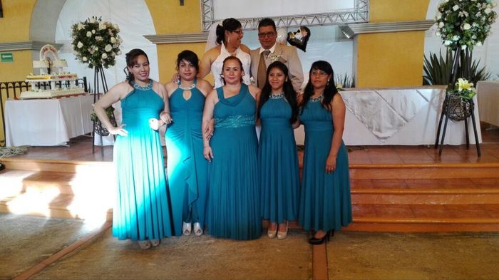 Vestidos de damas ¿iguales o dif. modelo? - 1