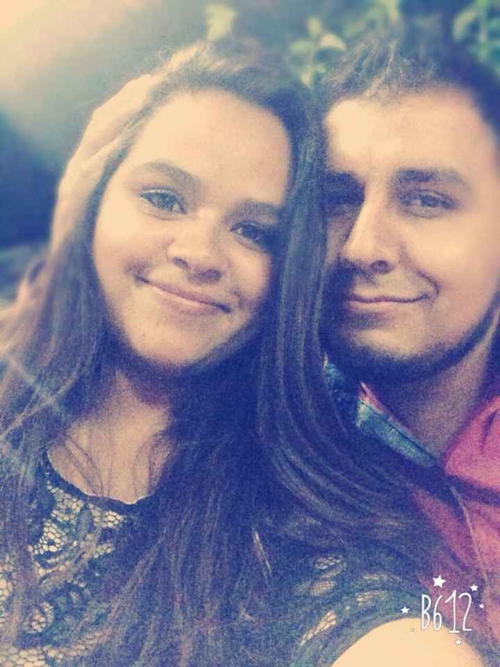 Fotos con su prometido.. - 1