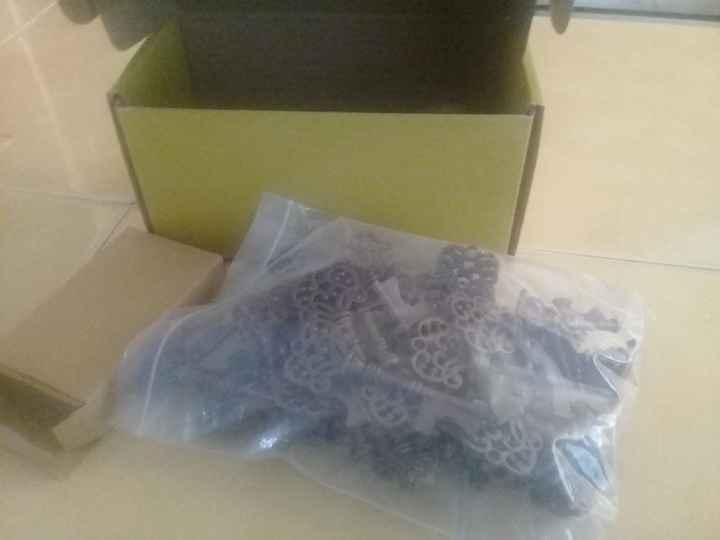 Llegaron 50 piezas las tarjetitas y cordel
