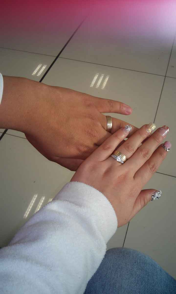 Mis uñas y mi anillo de casada  - 1