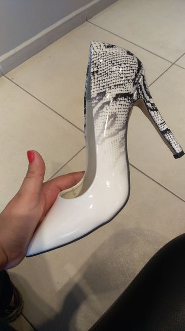 Qué tal zapatillas negras? - 1