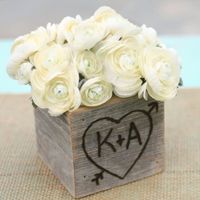 Maceta con iniciales de los novios