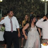 Los novios rompiendo pista