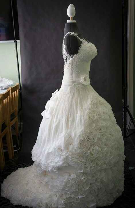 Pastel con forma de vestido de novia. - 4