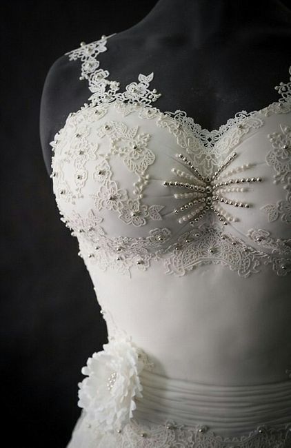 Pastel con forma de vestido de novia. - 3