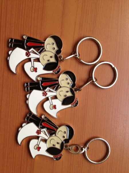 Llaveros de recuerdo y novios para el pastel - 2