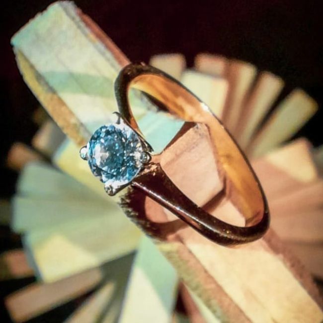 Mi anillo de compromiso, Joss - 1