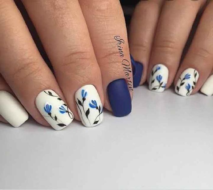 Diseños de uñas en azul 16