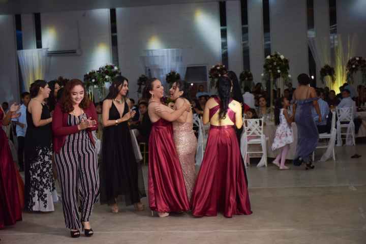 Fotos del épico momento “novia lanza tu ramo” - 5
