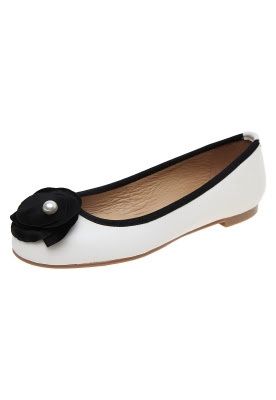 Alguien tiene zapatitos... - 1