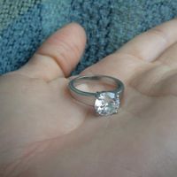 Me dio el anillo un día después de festejar un mes mas de novios.