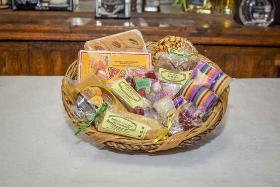 Canasta de dulces por mesa