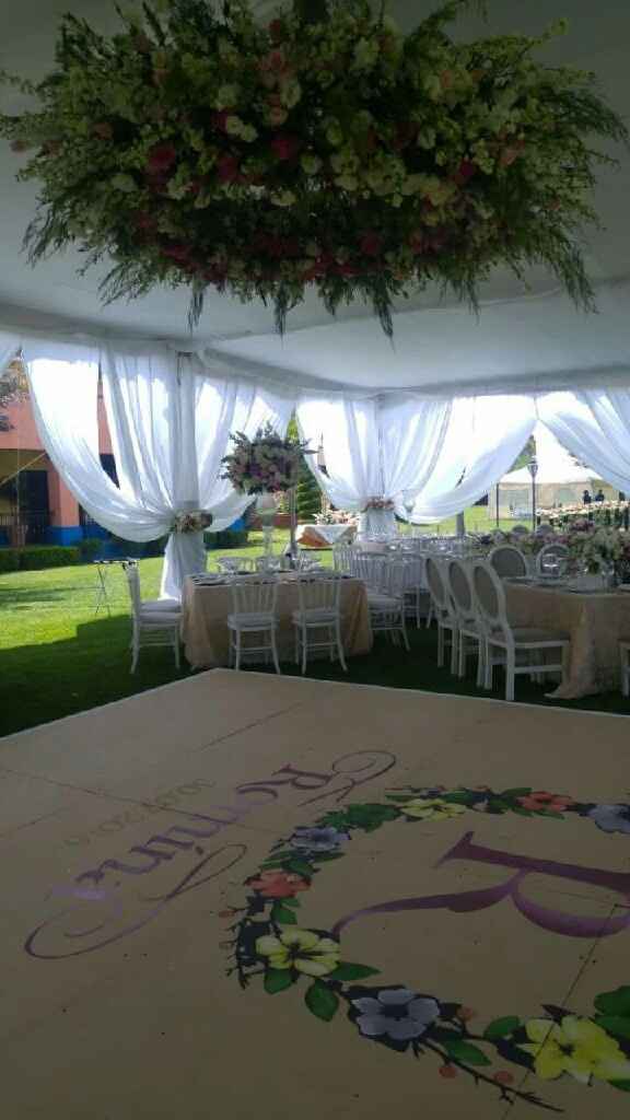 Decoración con arreglos colgados. - 1