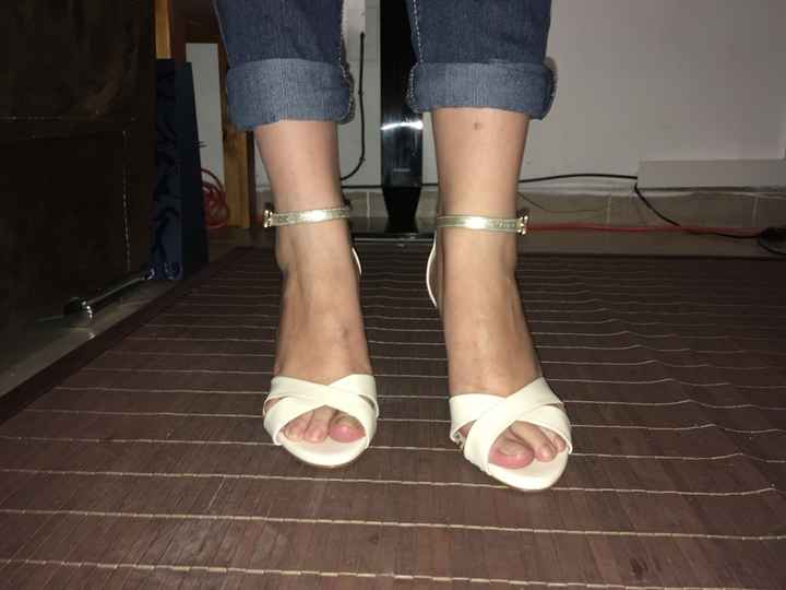 Tengo mis zapatos para el día b - 2