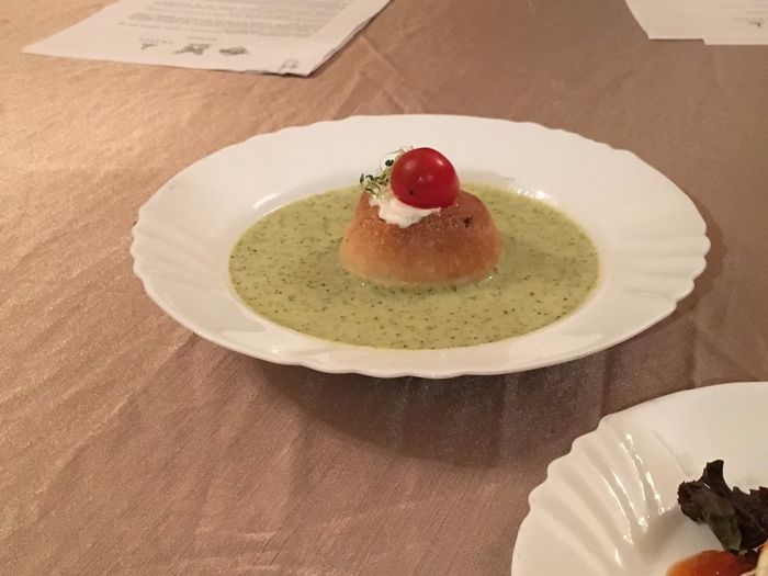 crema de BROCOLI HORRIBLE, sabia a a ahumado, frio, y la consistencia no era la mejor del mundo