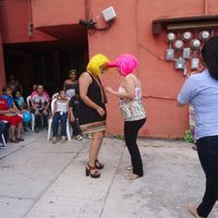 baila sin que resbale el vaso