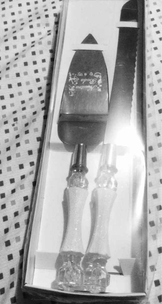 Arras, biblia, pala y cuchillo check - 1