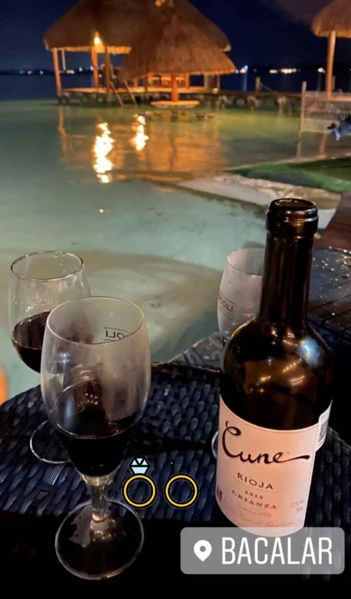 la primera noche, celebrando con un vinito