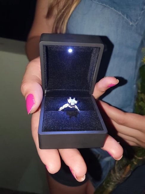 It’s official! Me dio el anillo 😍🥺❤️ 2