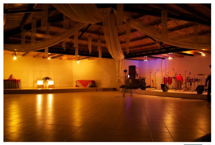 Mesa principal y pista de baile