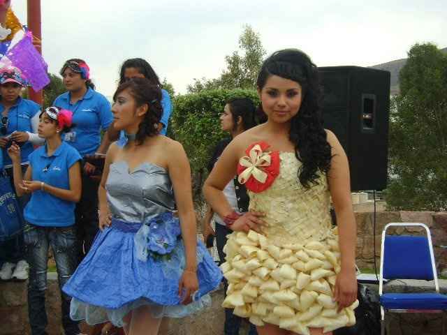 VEstidos material reciclado