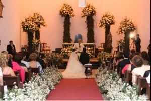 Flores en la iglesia