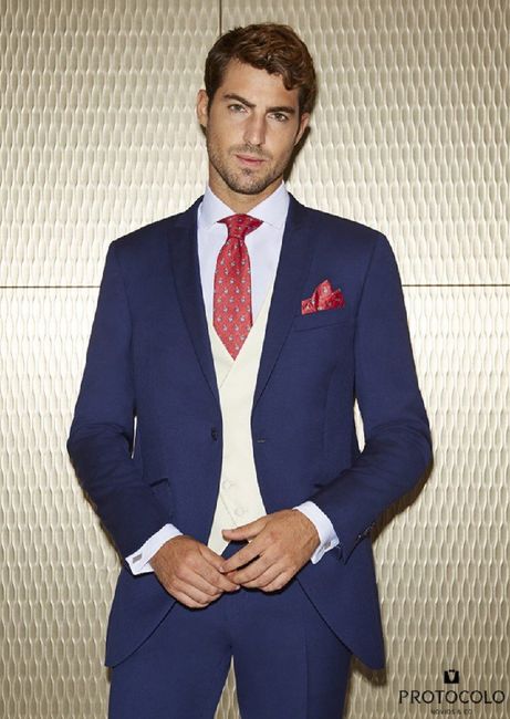 Rojo en el traje del novio - 1