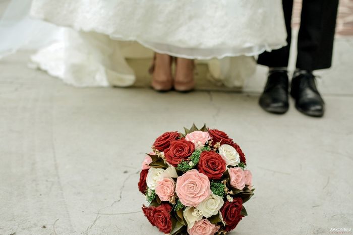 ¿Alguien uso tacones rosas o de color con su vestido de novia? - 2
