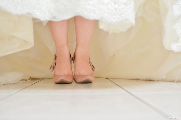 ¿Alguien uso tacones rosas o de color con su vestido de novia? - 3