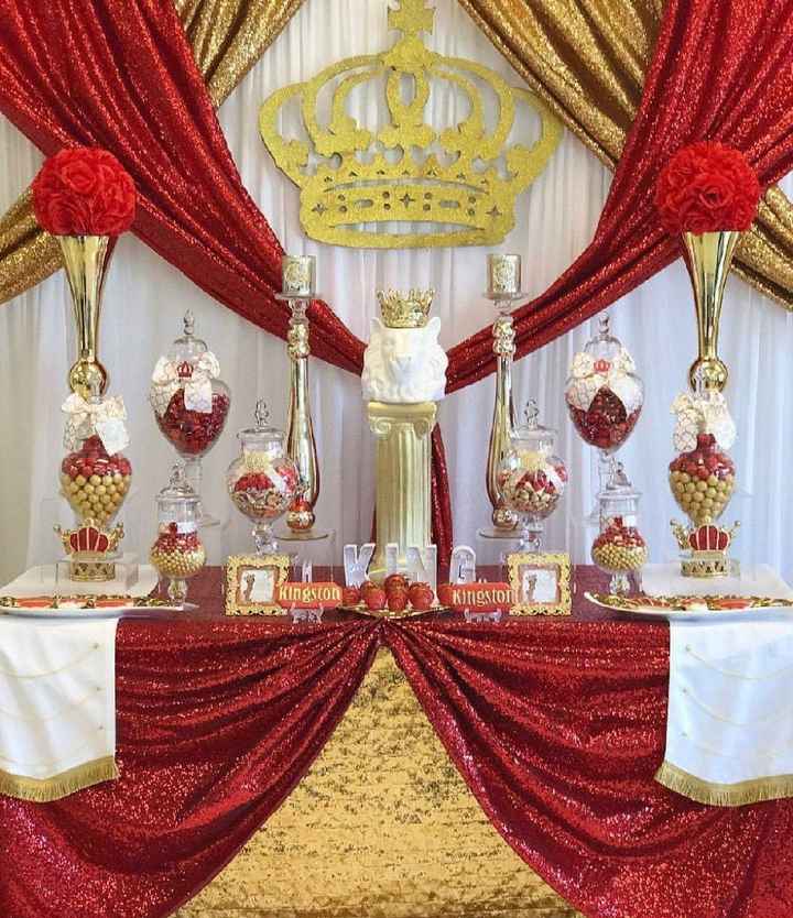 Mesa de postres en dorado y rojo - 3