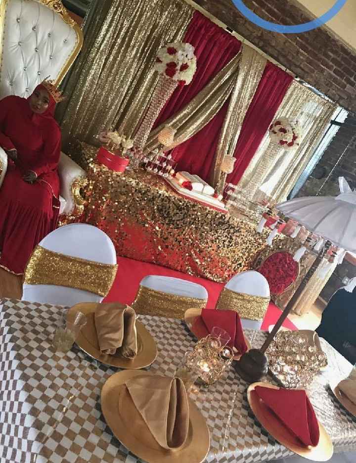 Mesa de postres en dorado y rojo - 4