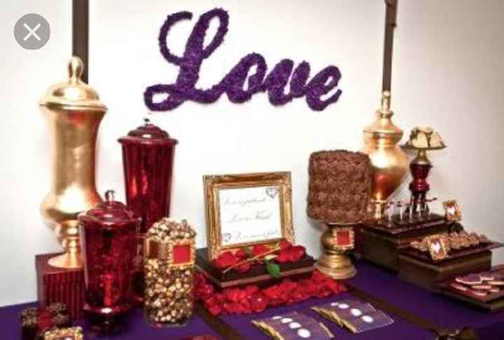 Mesa de postres en dorado y rojo - 9