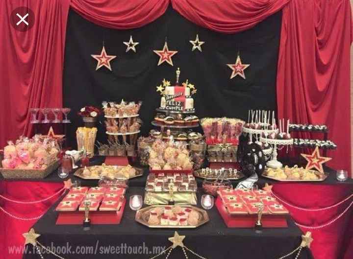 Mesa de postres en dorado y rojo - 10