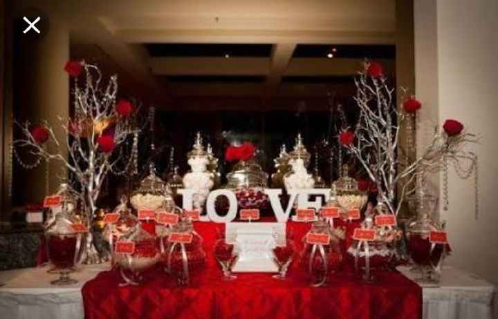 Mesa de postres en dorado y rojo - 13