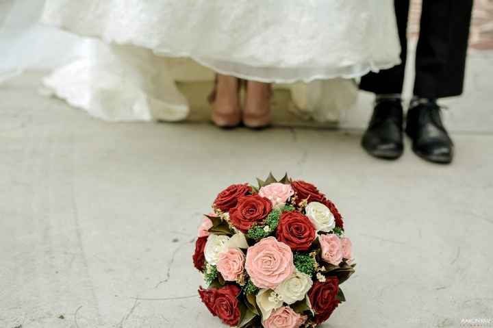 ¿Alguien uso tacones rosas o de color con su vestido de novia? - 2