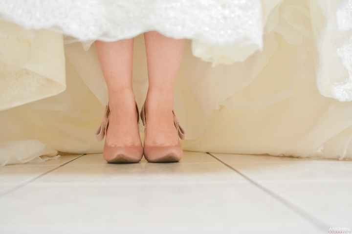 ¿Alguien uso tacones rosas o de color con su vestido de novia? - 3