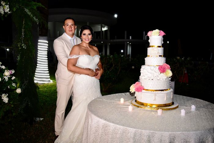Nuestro 🍰 pastel de bodas 💕 3
