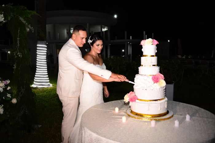 Nuestro 🍰 pastel de bodas 💕 - 4
