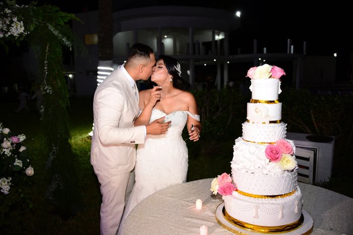 Nuestro 🍰 pastel de bodas 💕 8